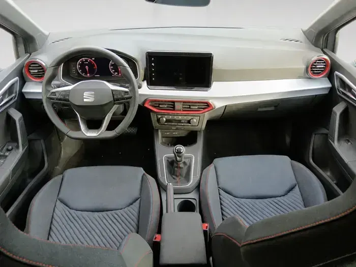 Usado Seat Arona FR 115 CV (84 kW) 2025 Gris SUV
