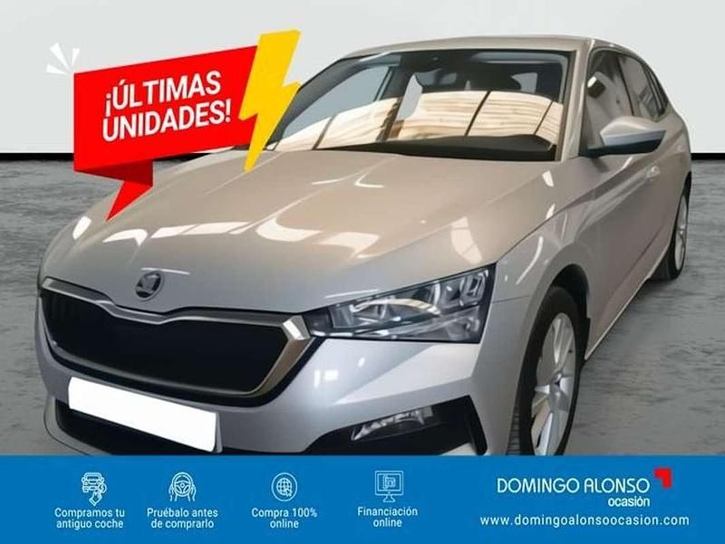 Usado Skoda Scala Ambition 110 CV (80 kW) 2023 Plateado Utilitario