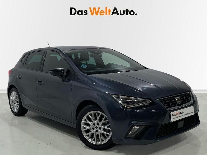 Usado Seat Ibiza FR 110 CV (80 kW) 2022 Gris Utilitario