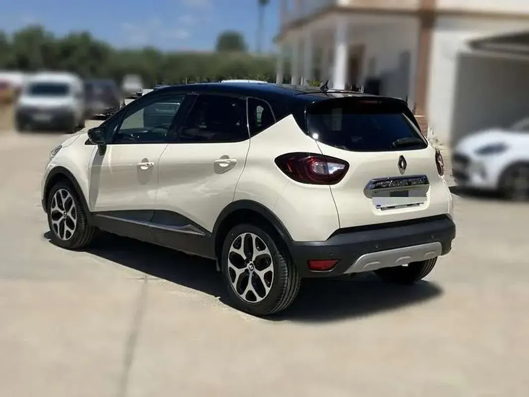 Usado Renault Captur Zen 91 CV (66 kW) 2019 Beige SUV