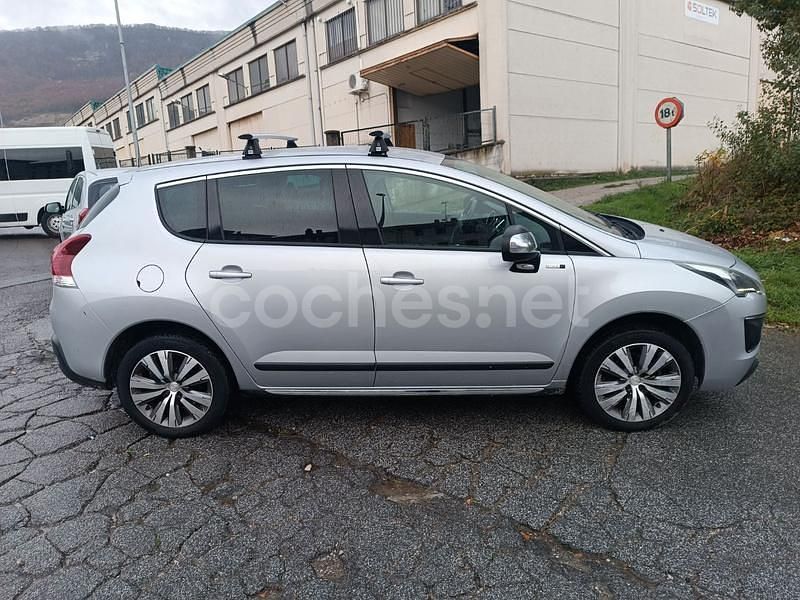 Usado Peugeot 3008 Access 120 CV (88 kW) 2014 Gris / plata Berlina