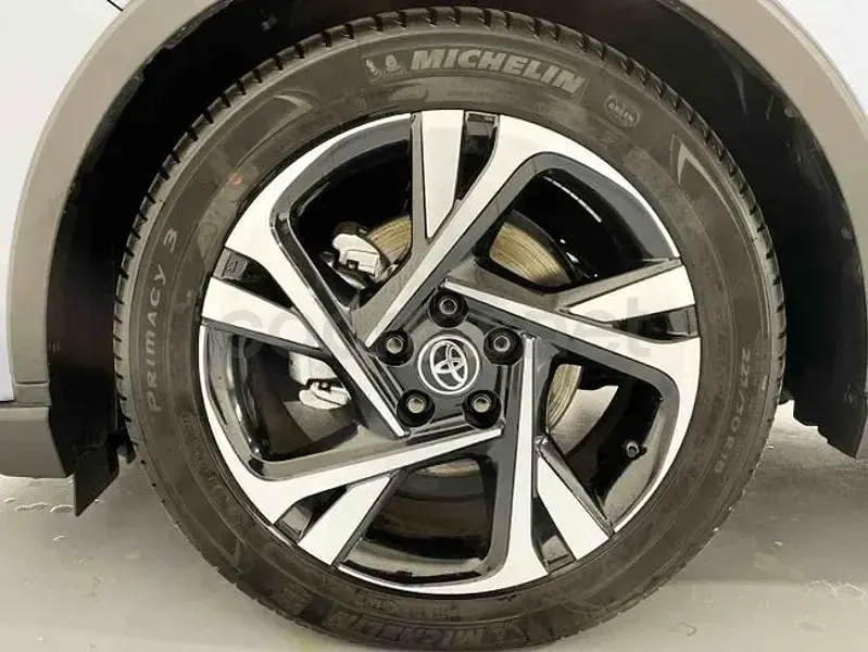 Usado Toyota C-HR Advance 122 CV (89 kW) 2021 Gris / plata SUV