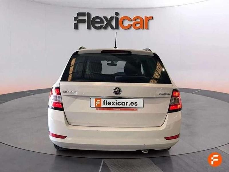 Usado Skoda Fabia Active 95 CV (69 kW) 2019 Blanco Utilitario