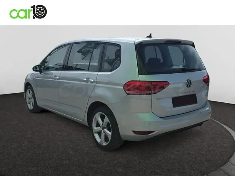 Usado VW Touran Business 122 CV (89 kW) 2021 Gris / plata Monovolumen
