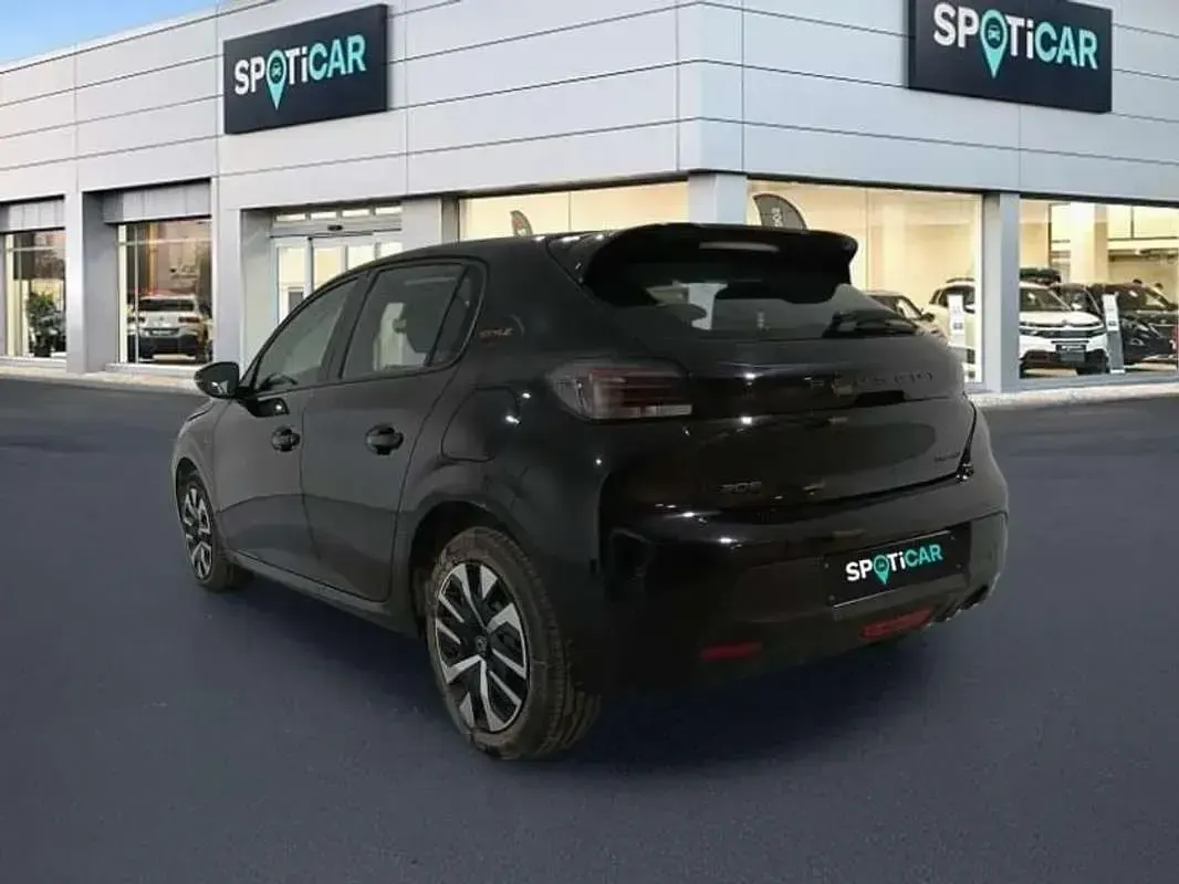 Usado Peugeot 208 Style 101 CV (74 kW) 2025 Negro Utilitario