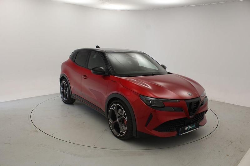 Negro Usado 2025 Alfa Romeo Junior Veloce SUV | 39.900 € - Imagen 1/4