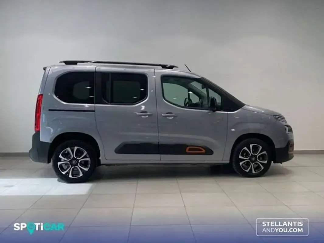 Usado Citroën Berlingo Shine 102 CV (75 kW) 2021 Gris Monovolumen
