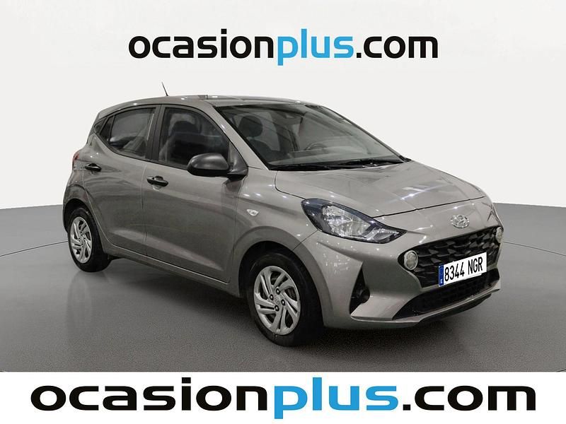 Usado Hyundai i10 67 CV (49 kW) 2022 Gris plata Utilitario