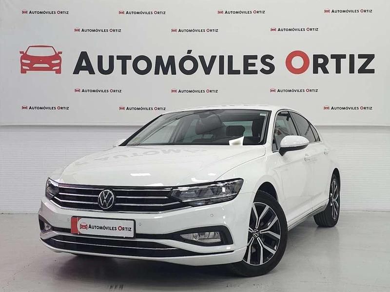 Blanco Usado 2021 VW Passat Business Berlina | 17.490 € (Precio justo) - Imagen 1/4