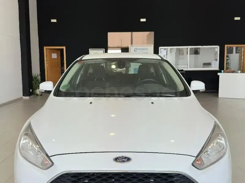 Usado Ford Focus Trend 120 CV (88 kW) 2016 Blanco Berlina