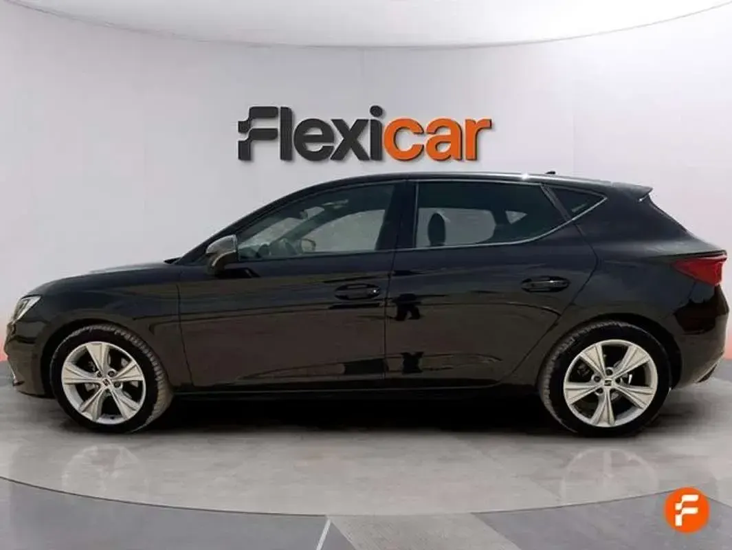 Usado Seat Leon FR 150 CV (110 kW) 2025 Negro Familiar