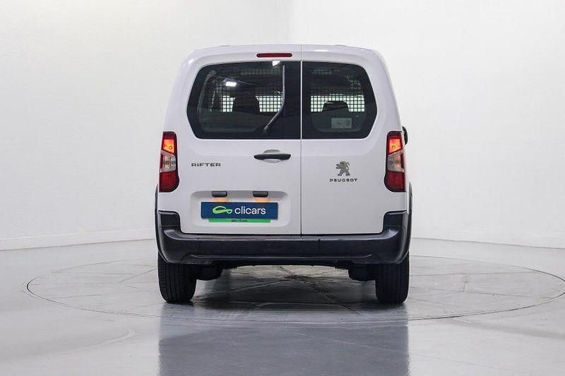 Usado Peugeot Rifter Active 130 CV (95 kW) 2022 Blanco Monovolumen