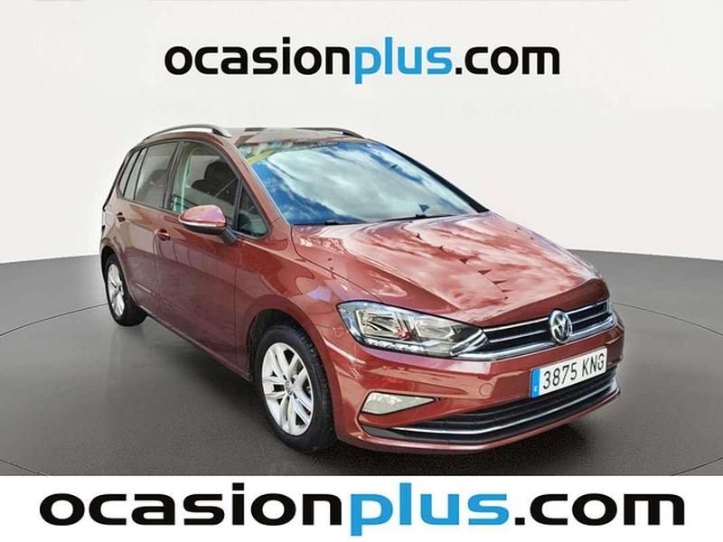 Usado VW Golf Sportsvan Advance 110 CV (80 kW) 2018 Rojo Monovolumen