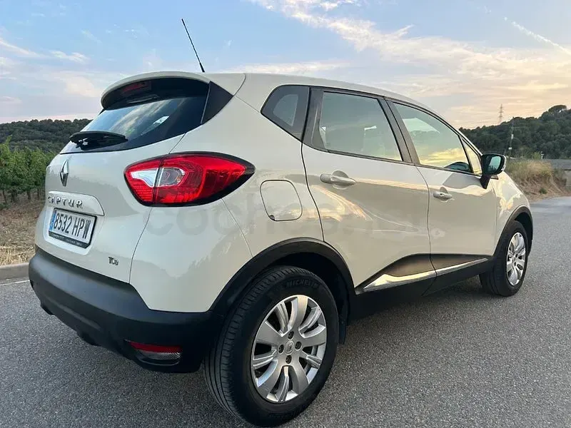 Usado Renault Captur Intens 90 CV (66 kW) 2013 Blanco SUV