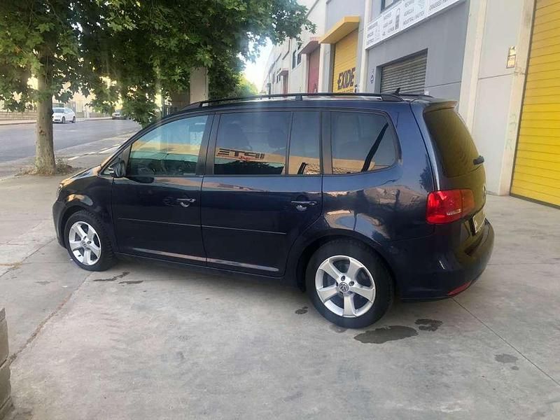 Usado VW Touran Edition 105 CV (77 kW) 2011 Azul Monovolumen