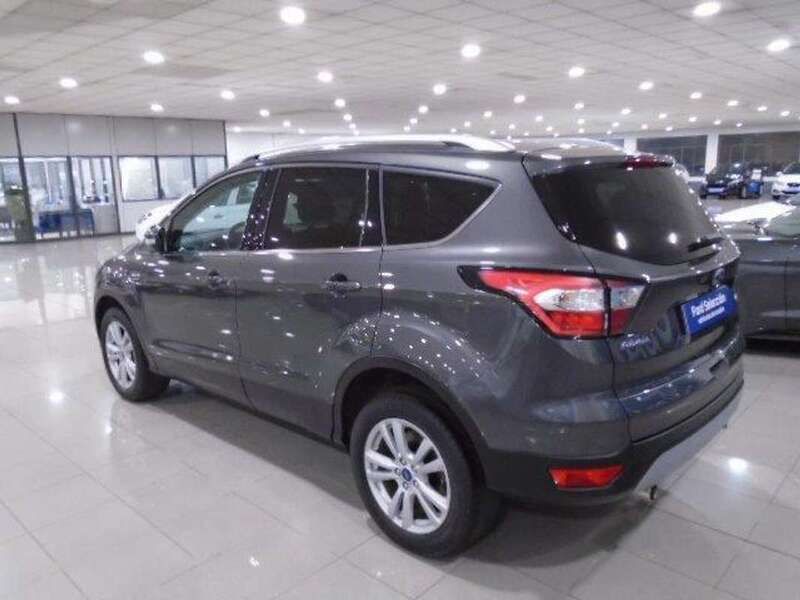 Usado Ford Kuga Trend 150 CV (110 kW) 2019 Gris SUV