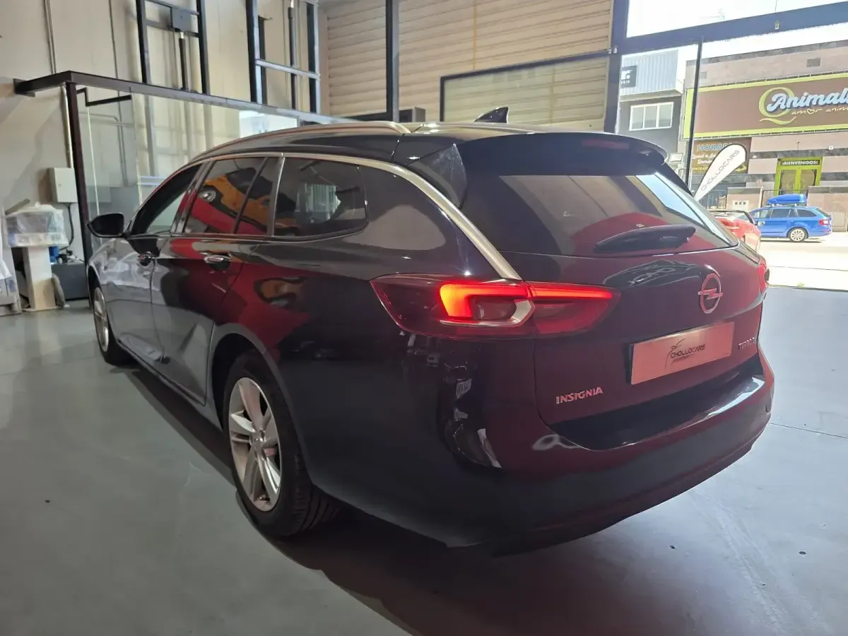 Usado Opel Insignia Selective 136 CV (100 kW) 2017 Negro Familiar