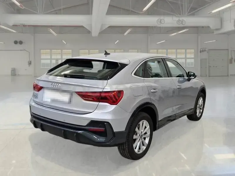 Usado Audi Q3 Sportback Advanced 245 CV (180 kW) 2023 Gris / plata SUV
