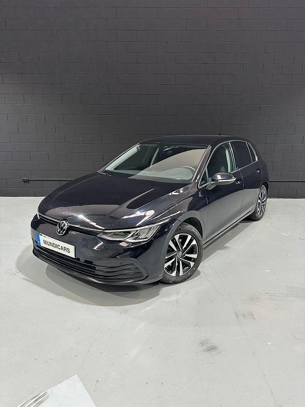 Usado VW Golf VIII Life 150 CV (110 kW) 2021 Gris Berlina