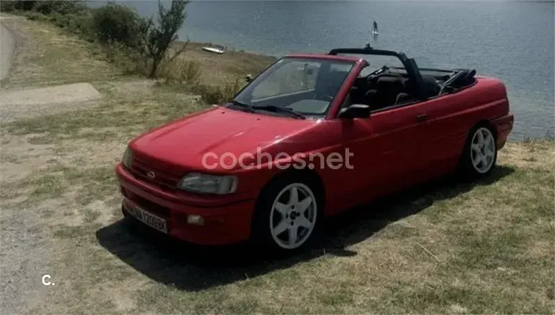 Usado Ford Escort Cabriolet 130 CV (95 kW) 1993 Rojo Descapotable