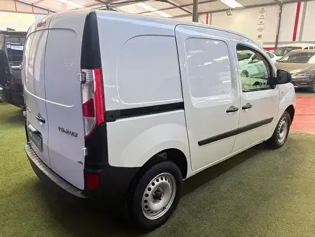 Usado Renault Kangoo 90 CV (66 kW) 2018 Blanco Monovolumen