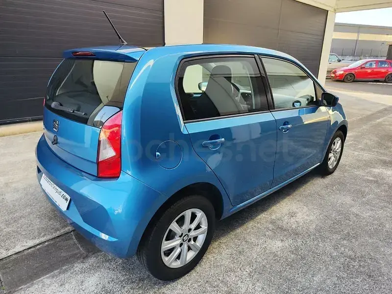 Usado Seat Mii Chic 75 CV (55 kW) 2018 Azul Utilitario