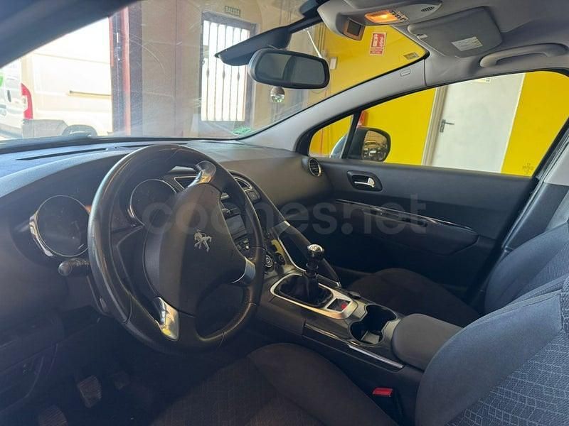 Usado Peugeot 3008 Allure 120 CV (88 kW) 2015 Negro Familiar