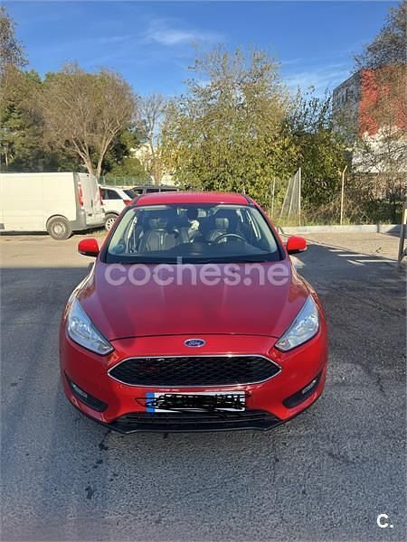 Usado Ford Focus Trend 120 CV (88 kW) 2017 Rojo Berlina