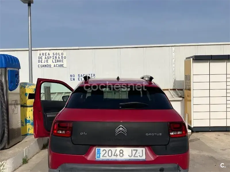 Usado Citroën C4 Shine 100 CV (73 kW) 2017 Rojo Berlina