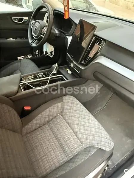 Usado Volvo XC60 Core 250 CV (183 kW) 2025 Gris / plata SUV