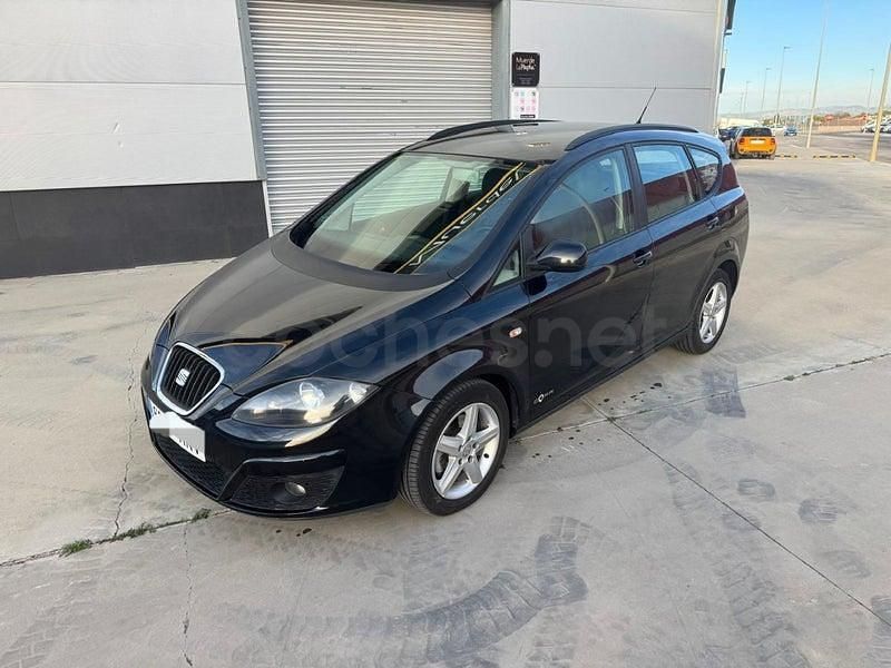 Usado Seat Altea XL Reference 105 CV (77 kW) 2013 Negro Monovolumen