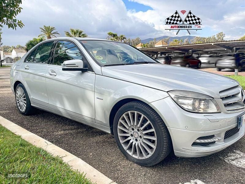 Usado Mercedes C220 Avantgarde 170 CV (125 kW) 2011 Plateado Berlina