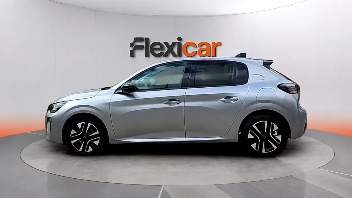 Usado Peugeot 208 Allure 101 CV (74 kW) 2025 Gris Utilitario