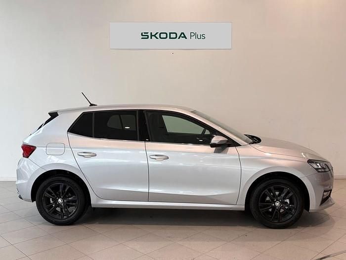 Usado Skoda Fabia Selection 95 CV (69 kW) 2024 Gris plata