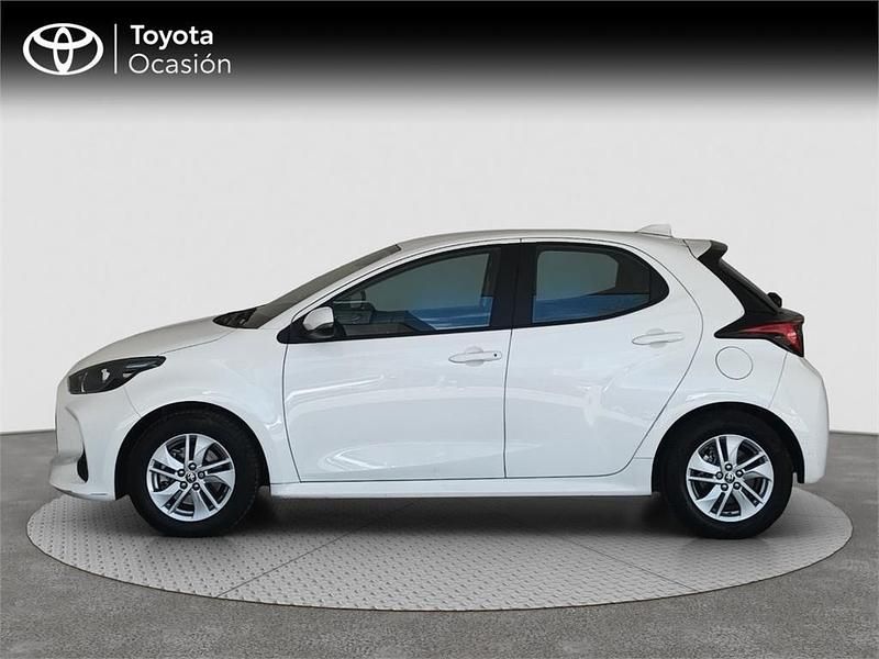 Usado Toyota Yaris Hybrid Active 116 CV (85 kW) 2022 Blanco Monovolumen