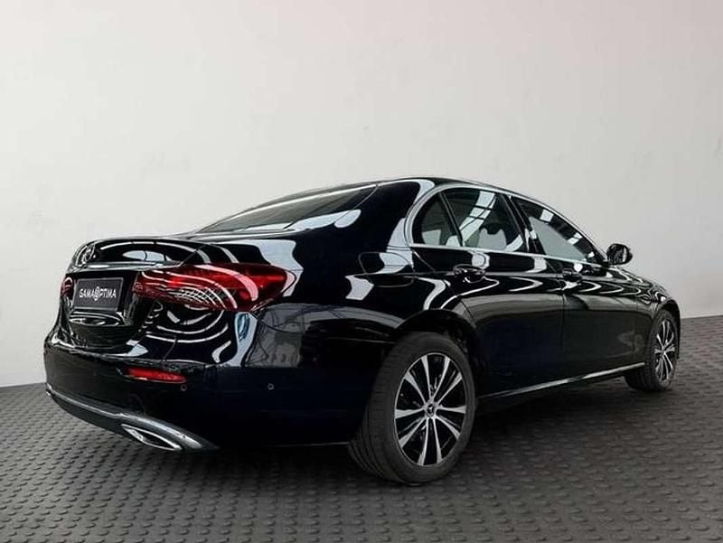 Usado Mercedes E300 306 CV (225 kW) 2021 Negro Berlina
