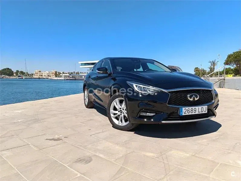 Usado Infiniti Q30 Premium 122 CV (89 kW) 2019 Negro Berlina