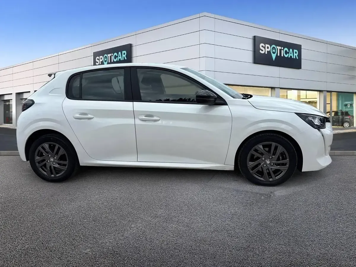 Usado Peugeot 208 Active 102 CV (75 kW) 2022 Blanco Utilitario