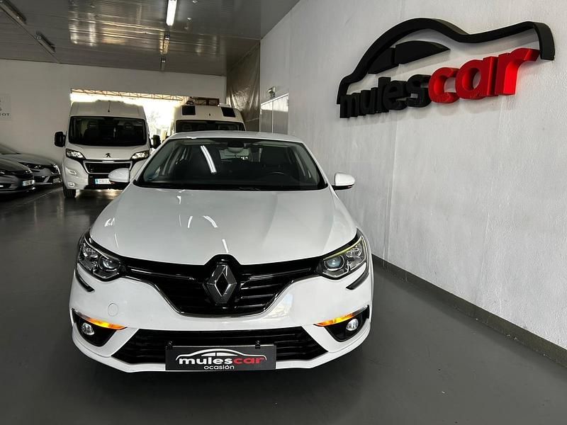 Usado Renault Mégane IV Business 115 CV (84 kW) 2019 Blanco Berlina