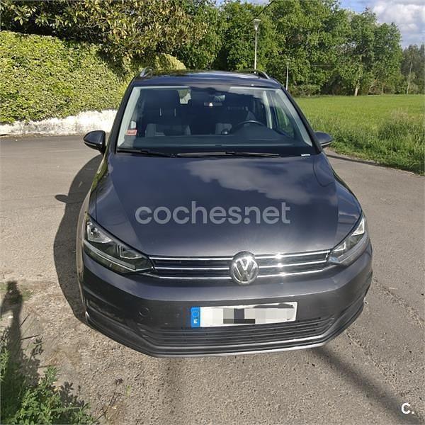 Usado VW Touran Advance 150 CV (110 kW) 2019 Gris / plata Monovolumen