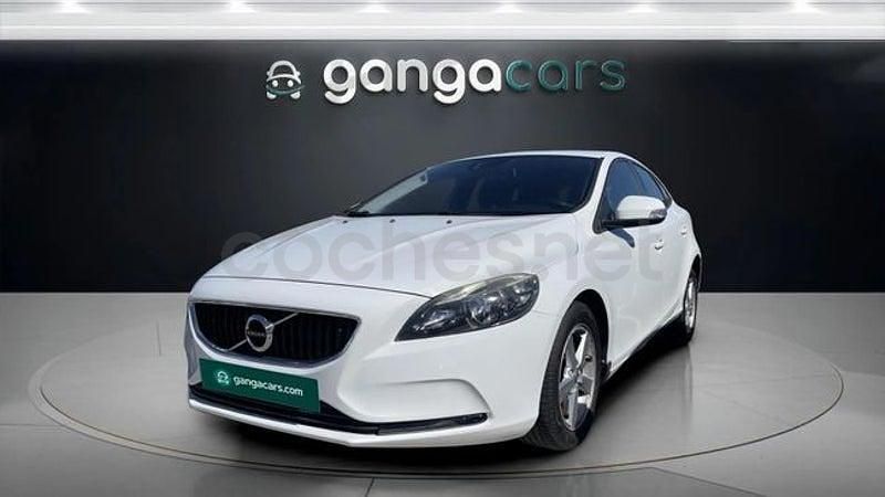 Usado Volvo V40 Momentum 122 CV (89 kW) 2017 Blanco Berlina