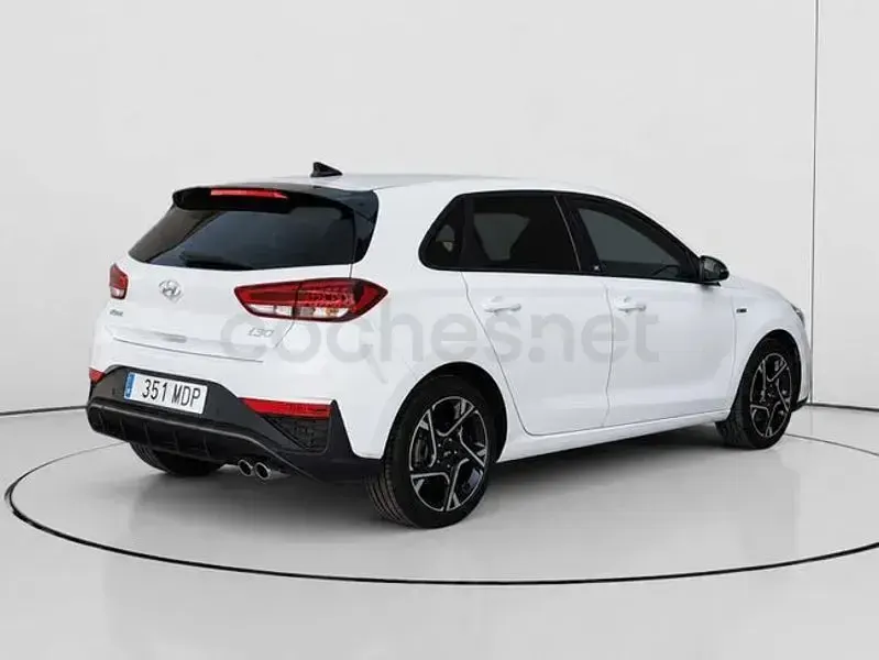 Usado Hyundai i30 N Line 120 CV (88 kW) 2023 Blanco Berlina