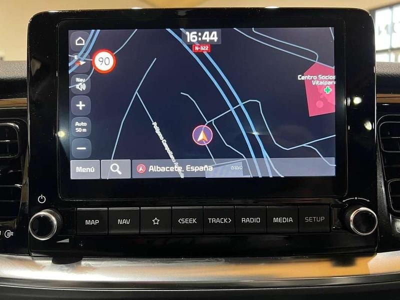 Usado Kia Stonic 101 CV (74 kW) 2024 Rojo SUV