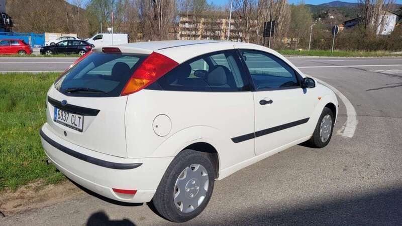Używany Ford Focus 75 KM (55 kW) 2003 Biały Hatchback