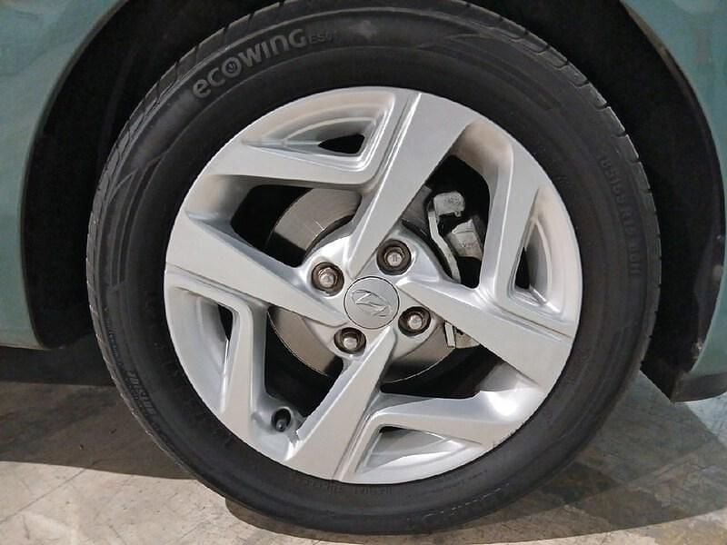 Usado Hyundai i10 66 CV (48 kW) 2022 Verde Utilitario