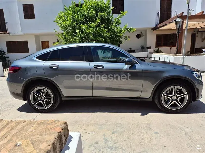 Usado Mercedes GLC220 194 CV (142 kW) 2022 Gris / plata Coupe