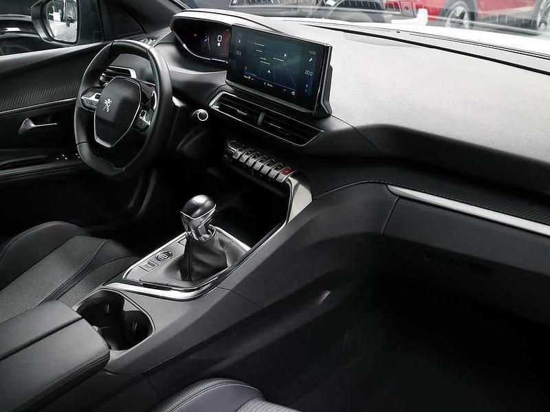 Usado Peugeot 3008 Allure 131 CV (96 kW) 2024 Blanco SUV