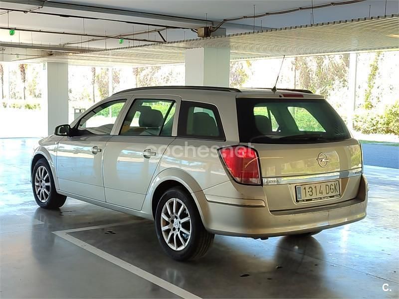 Usado Opel Astra Enjoy 100 CV (73 kW) 2005 Beige Familiar