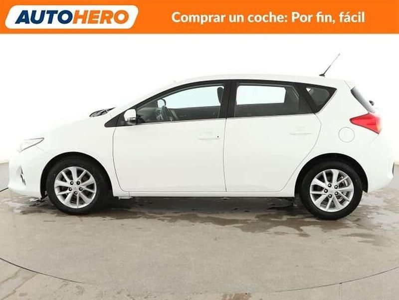 Usado Toyota Auris Active 132 CV (97 kW) 2015 Blanco Berlina