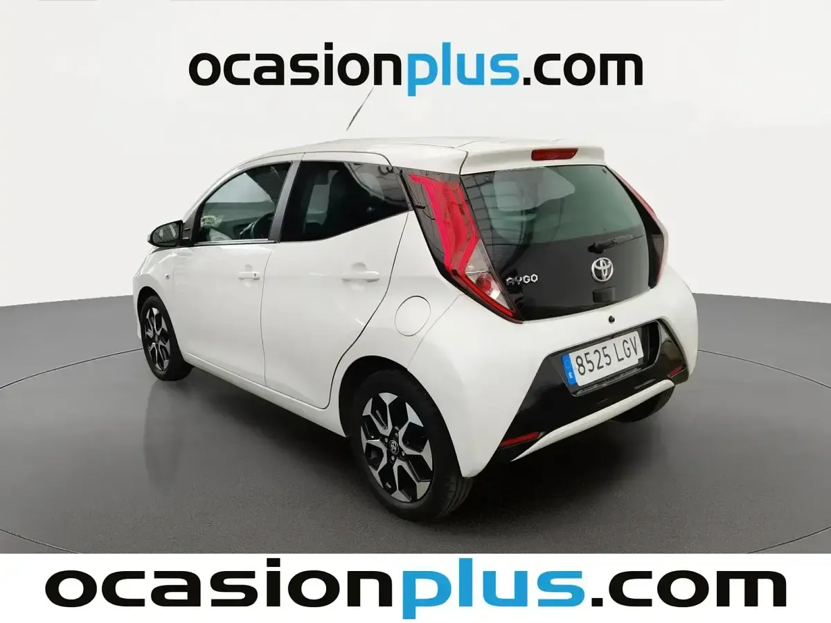 Usado Toyota Aygo X-play 72 CV (52 kW) 2020 Blanco Utilitario